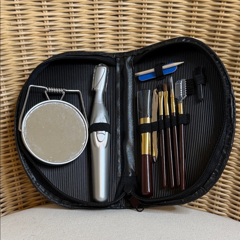 11 Piece Black Case Grooming Kit With Silver Trimmer